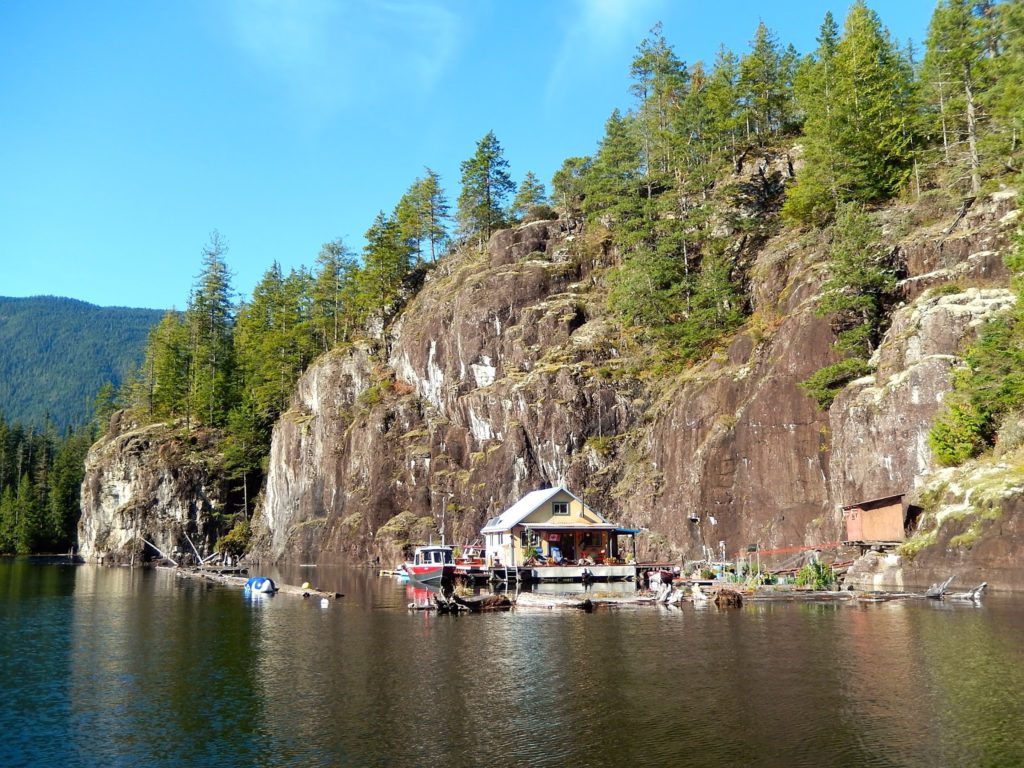 margys-cabin-powell-lake