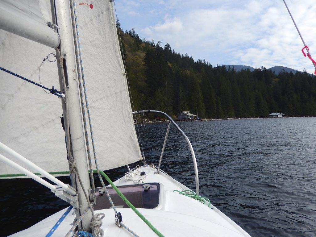 sailing-on-powell-lake