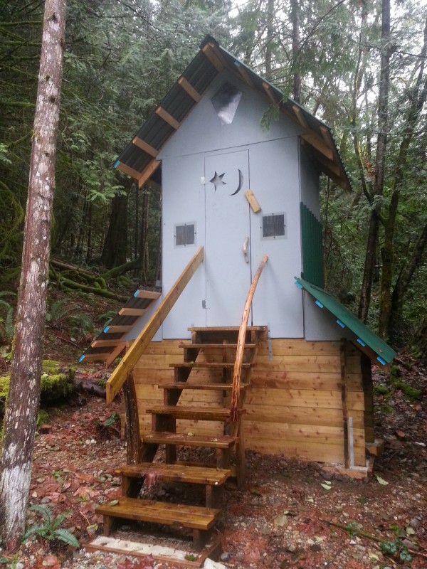 fairview bay hike outhouse